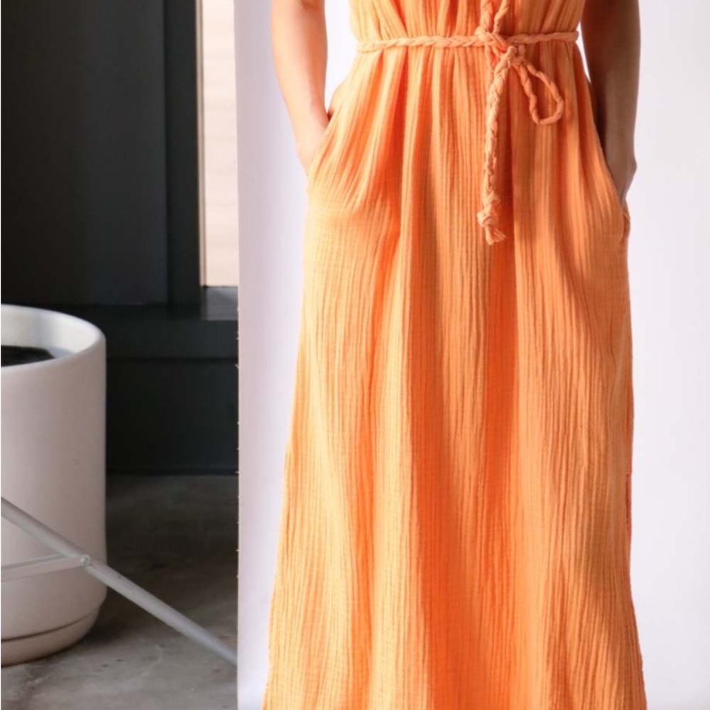 XiRENA Black Sleeveless Maxi Dress with Ruffled Neck - Picture 10 of 12